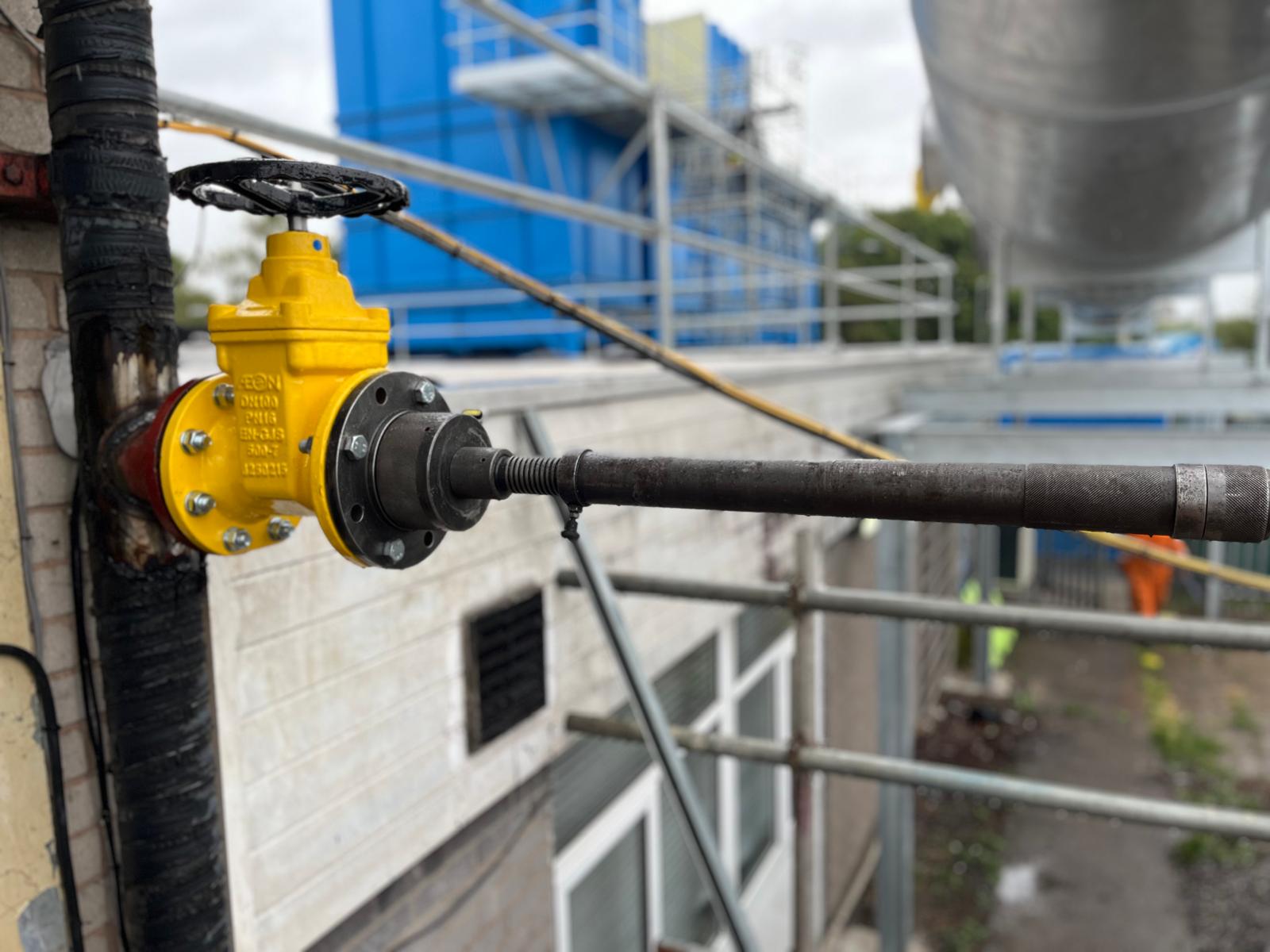 HOT TAPPING ON GAS PIPEWORK